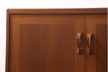 ヴィンテージ家具　北欧ビンテージ　G-PLAN(ジープラン)　Sierra(シエラ)　バイカラーがお洒落!存在感抜群のサイドボード(サイドキャビネット、収納棚、戸棚)(R-039358)