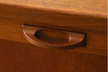 ヴィンテージ家具　北欧ビンテージ　G-PLAN(ジープラン)　Sierra(シエラ)　バイカラーがお洒落!存在感抜群のサイドボード(サイドキャビネット、収納棚、戸棚)(R-039358)