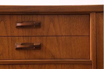 ヴィンテージ家具　北欧ビンテージ　G-PLAN(ジープラン)　Sierra(シエラ)　バイカラーがお洒落!存在感抜群のサイドボード(サイドキャビネット、収納棚、戸棚)(R-039358)