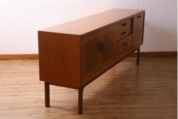 ヴィンテージ家具　北欧ビンテージ　G-PLAN(ジープラン)　Sierra(シエラ)　バイカラーがお洒落!存在感抜群のサイドボード(サイドキャビネット、収納棚、戸棚)(R-039358)