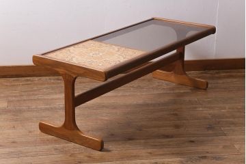 ヴィンテージ家具　北欧ビンテージ　G-PLAN(ジープラン)　チーク材　ガラス&タイルトップのコーヒーテーブル(センターテーブル、ローテーブル)(R-039361)