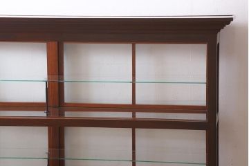 アンティーク家具　和製アンティーク　総ケヤキ材　特注品　上手物　丁寧な意匠が光る大型ガラスケース(ショーケース、陳列棚)(R-039365)