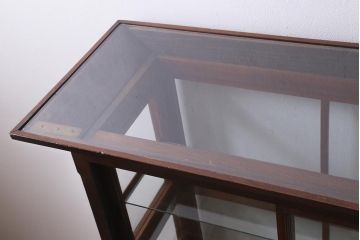 アンティーク家具　和製アンティーク　総ケヤキ材　特注品　上手物　丁寧な意匠が光る大型ガラスケース(ショーケース、陳列棚)(R-039365)