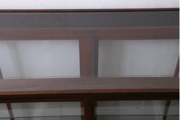 アンティーク家具　和製アンティーク　総ケヤキ材　特注品　上手物　丁寧な意匠が光る大型ガラスケース(ショーケース、陳列棚)(R-039365)