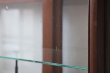 アンティーク家具　和製アンティーク　総ケヤキ材　特注品　上手物　丁寧な意匠が光る大型ガラスケース(ショーケース、陳列棚)(R-039365)