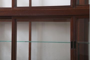 アンティーク家具　和製アンティーク　総ケヤキ材　特注品　上手物　丁寧な意匠が光る大型ガラスケース(ショーケース、陳列棚)(R-039365)