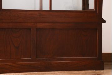 アンティーク家具　和製アンティーク　総ケヤキ材　特注品　上手物　丁寧な意匠が光る大型ガラスケース(ショーケース、陳列棚)(R-039365)