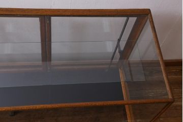 アンティーク家具　イギリスアンティーク　WITHY GROVE STORES　オーク材製　温かみのある木色がレトロなガラスケース(ショーケース、陳列棚)(R-039366)