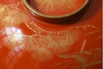 アンティーク雑貨　和製アンティーク　鶴・松　縁起の良い沈金蒔絵の木製椀5客セット(蓋付き椀、漆器、和食器)(R-039374)