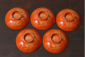 アンティーク雑貨　和製アンティーク　鶴・松　縁起の良い沈金蒔絵の木製椀5客セット(蓋付き椀、漆器、和食器)(R-039375)