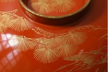 アンティーク雑貨　和製アンティーク　鶴・松　縁起の良い沈金蒔絵の木製椀5客セット(蓋付き椀、漆器、和食器)(R-039375)