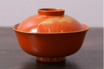 アンティーク雑貨　和製アンティーク　鶴・松　縁起の良い沈金蒔絵の木製椀5客セット(蓋付き椀、漆器、和食器)(R-039375)