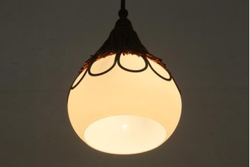 アンティーク照明　和製アンティーク　大正昭和初期　タッセル(飾り房)付き　丸い形が愛らしい吊り下げ照明(ペンダントライト、天井照明、電笠、シェード)(R-039380)