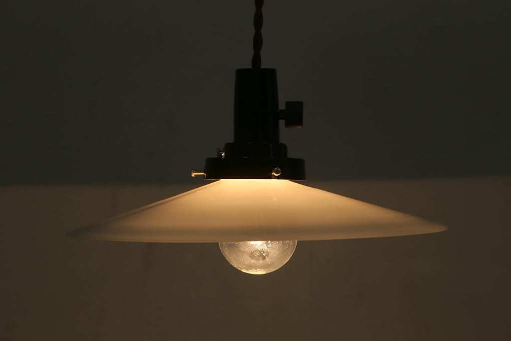 アンティーク照明　戦前　ノスタルジックな雰囲気の平笠シェード(吊り下げ照明、天井照明、ペンダントライト)(R-039388)