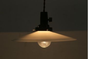 アンティーク照明　戦前　ノスタルジックな雰囲気の平笠シェード(吊り下げ照明、天井照明、ペンダントライト)(R-039388)