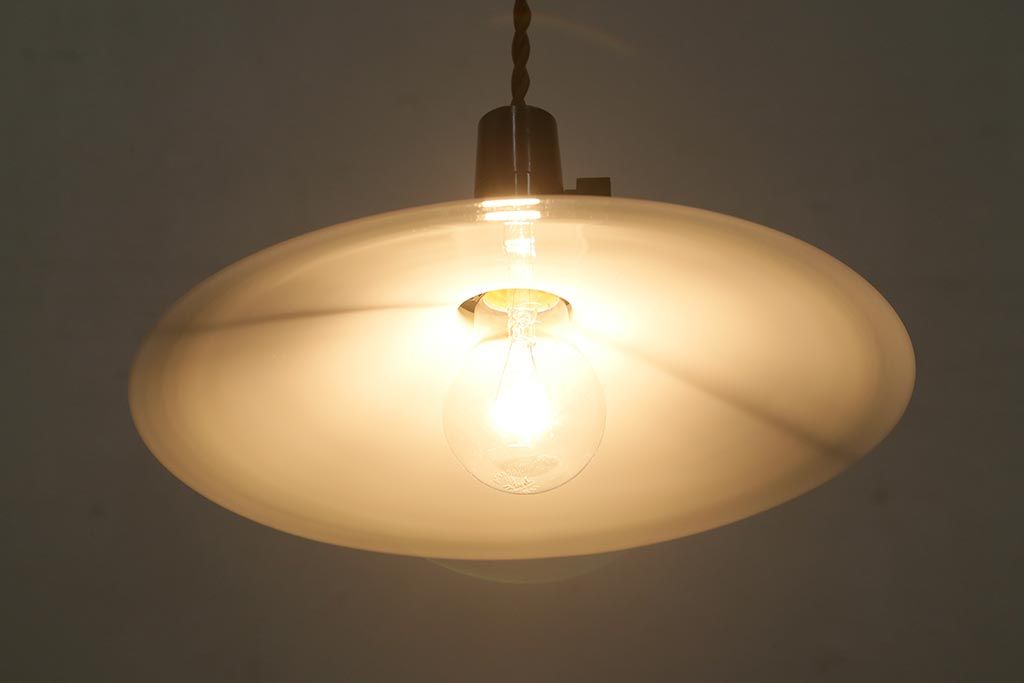 アンティーク照明　戦前　ノスタルジックな雰囲気の平笠シェード(吊り下げ照明、天井照明、ペンダントライト)(R-039388)