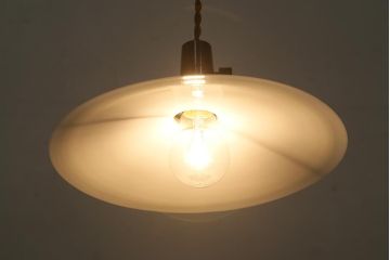 アンティーク照明　戦前　ノスタルジックな雰囲気の平笠シェード(吊り下げ照明、天井照明、ペンダントライト)(R-039388)