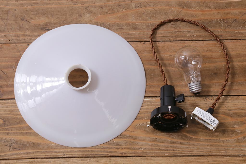 アンティーク照明　戦前　ノスタルジックな雰囲気の平笠シェード(吊り下げ照明、天井照明、ペンダントライト)(R-039388)