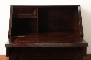 ビンテージ家具　松本民芸家具　シックな空間作りにおすすめの高山式座ライティングビューロー(簿記机、在宅ワーク、在宅用デスク)(定価約24万5千円)(R-039389)