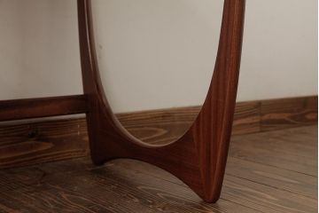 ヴィンテージ家具　イギリス・北欧ビンテージ　G-PLAN(ジープラン)　チーク材　タイルトップがお洒落なネストテーブル(サイドテーブル)(R-039390)