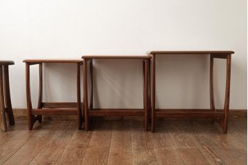 ヴィンテージ家具　イギリス・北欧ビンテージ　G-PLAN(ジープラン)　チーク材　タイルトップがお洒落なネストテーブル(サイドテーブル)(R-039390)
