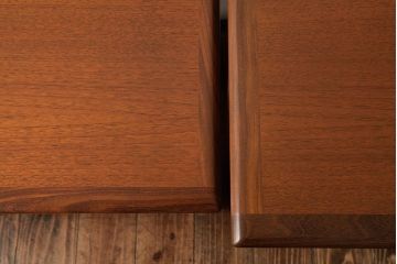 ヴィンテージ家具　北欧ビンテージ　2種の木目がおしゃれなネストテーブル(サイドテーブル、カフェテーブル)(R-039391)