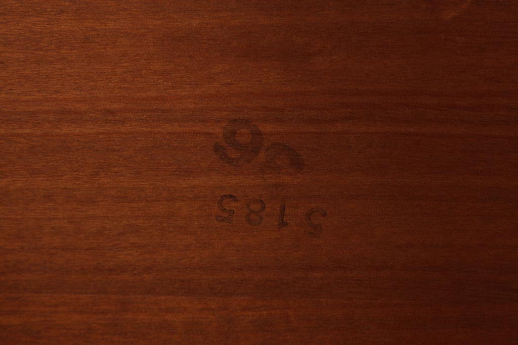 ヴィンテージ家具　北欧ビンテージ　2種の木目がおしゃれなネストテーブル(サイドテーブル、カフェテーブル)(R-039391)