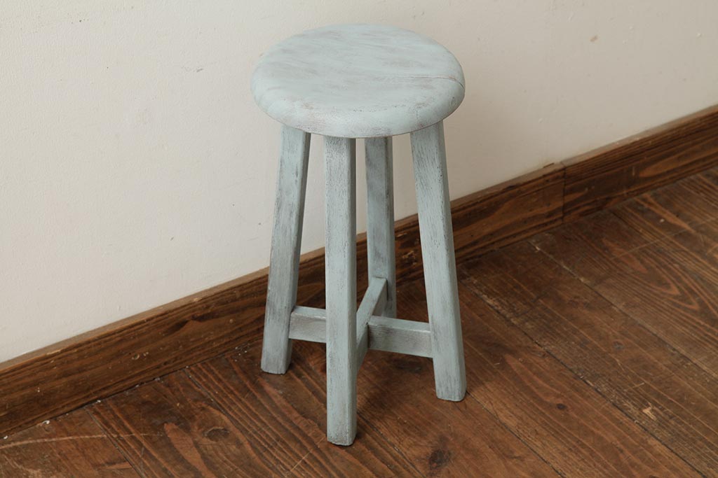 ペイント家具　和製アンティーク　昭和初期　淡いブルーの色合いがかわいらしいシャビーなスツール(花台)(R-039392)