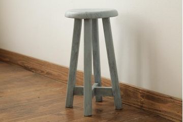 ペイント家具　和製アンティーク　昭和初期　淡いブルーの色合いがかわいらしいシャビーなスツール(花台)(R-039392)