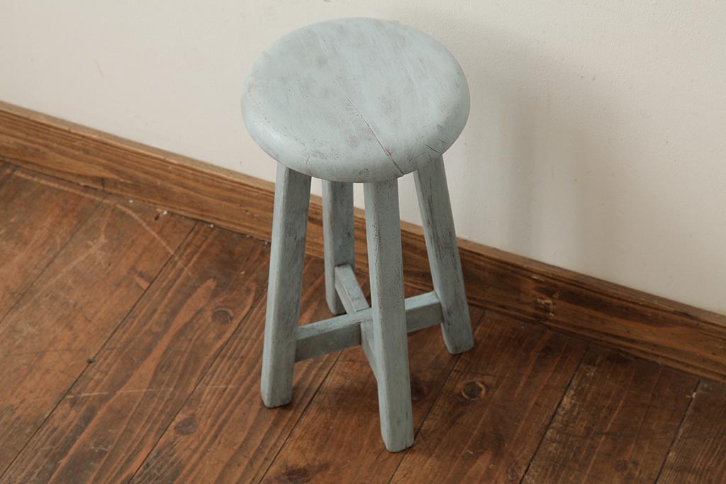ペイント家具　和製アンティーク　昭和初期　淡いブルーの色合いがかわいらしいシャビーなスツール(花台)(R-039392)