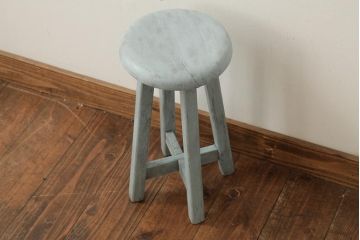 ペイント家具　和製アンティーク　昭和初期　淡いブルーの色合いがかわいらしいシャビーなスツール(花台)(R-039392)