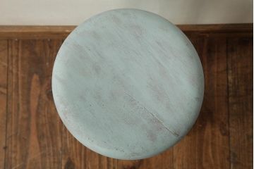 ペイント家具　和製アンティーク　昭和初期　淡いブルーの色合いがかわいらしいシャビーなスツール(花台)(R-039392)