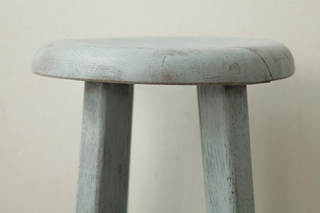 ペイント家具　和製アンティーク　昭和初期　淡いブルーの色合いがかわいらしいシャビーなスツール(花台)(R-039392)