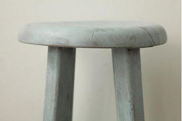 ペイント家具　和製アンティーク　昭和初期　淡いブルーの色合いがかわいらしいシャビーなスツール(花台)(R-039392)