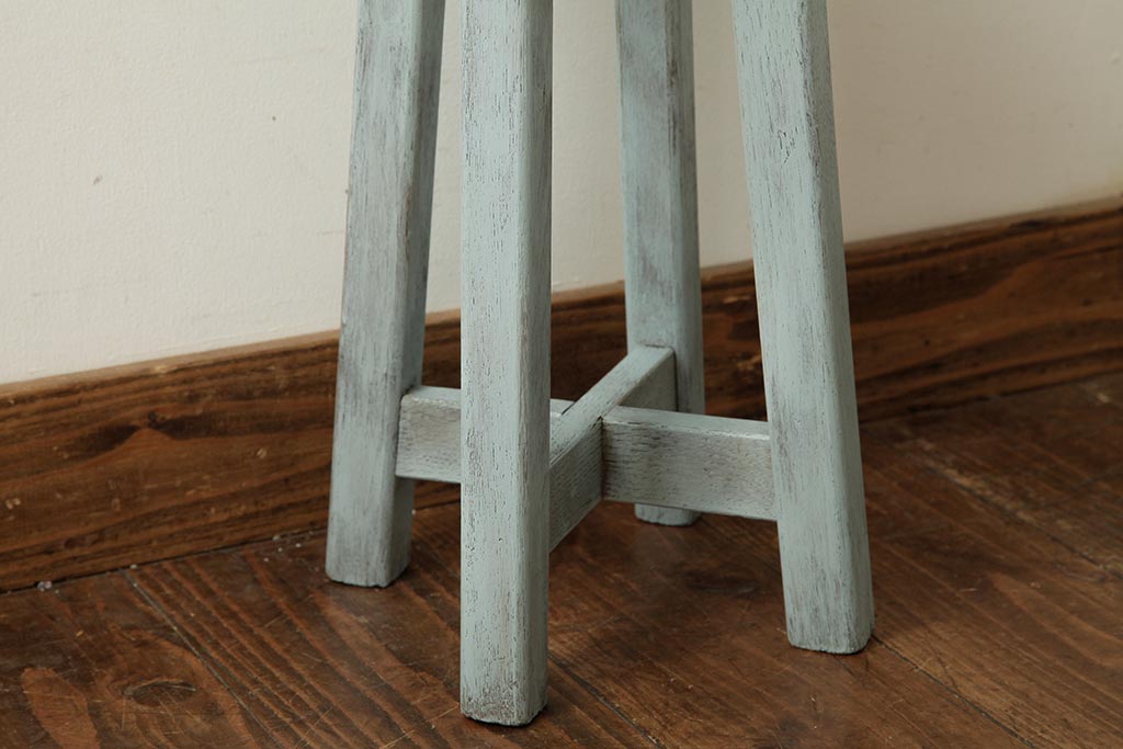 ペイント家具　和製アンティーク　昭和初期　淡いブルーの色合いがかわいらしいシャビーなスツール(花台)(R-039392)