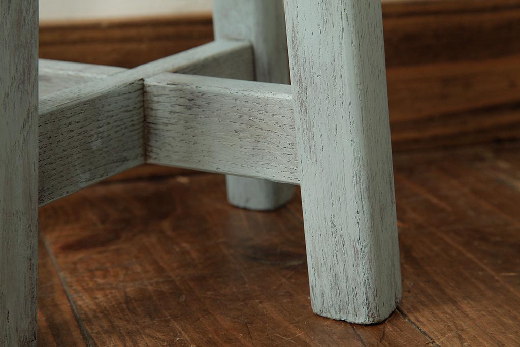 ペイント家具　和製アンティーク　昭和初期　淡いブルーの色合いがかわいらしいシャビーなスツール(花台)(R-039392)