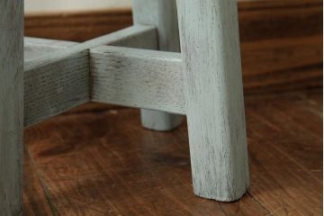 ペイント家具　和製アンティーク　昭和初期　淡いブルーの色合いがかわいらしいシャビーなスツール(花台)(R-039392)