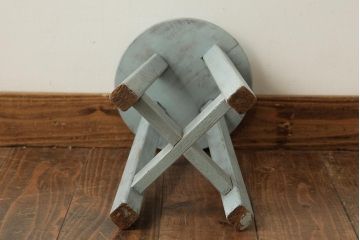 ペイント家具　和製アンティーク　昭和初期　淡いブルーの色合いがかわいらしいシャビーなスツール(花台)(R-039392)