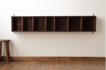 ラフジュ工房オリジナル　古材リメイク　杉材　レトロでシンプルなウォールシェルフ(壁掛け棚、吊り棚、ウォールラック)(R-039395)