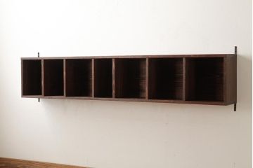 ラフジュ工房オリジナル　古材リメイク　杉材　レトロでシンプルなウォールシェルフ(壁掛け棚、吊り棚、ウォールラック)(R-039395)