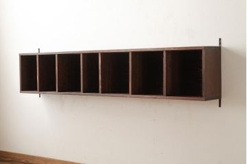 ラフジュ工房オリジナル　古材リメイク　杉材　レトロでシンプルなウォールシェルフ(壁掛け棚、吊り棚、ウォールラック)(R-039395)