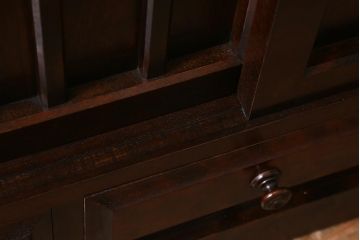 中古　北海道民芸家具　モダンな佇まいが魅力な飾り棚(茶棚、茶タンス)(R-039398)