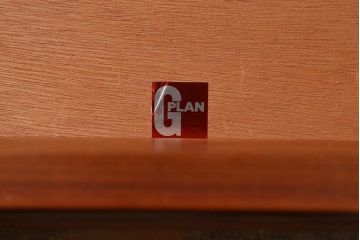 ヴィンテージ家具　北欧ビンテージ　チーク材　G-PLAN(ジープラン)　スタイリッシュなデザインが目を惹くドレッサー(化粧台)(R-039401)