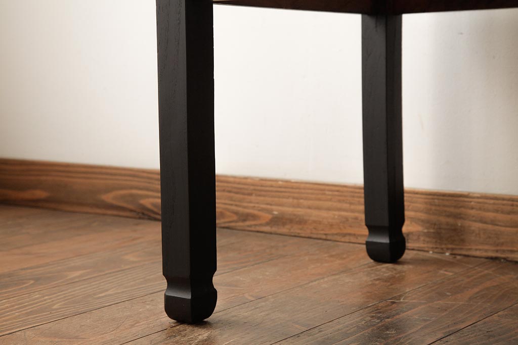 リメイク家具　和製アンティーク　天板ヒノキ材　昭和初期　ブラックペイントが格好いいサイドテーブル(平机、花台、飾り台)(R-039406)