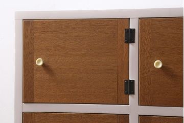ラフジュ工房オリジナル　3×3マス　古材リメイク　ヒノキ無垢材・ラワン古材　メンズライクにも似合う鉄脚付きのペイントマス目棚・右開き(収納棚、ロッカー、下駄箱)(R-039407)