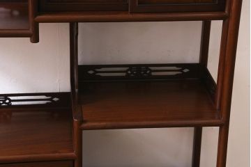 ビンテージ家具　和製ビンテージ　伝統工芸品　唐木指物　紫檀材　漆塗り　上質な和の雰囲気漂う飾り棚(茶棚、陳列棚)(R-039413)