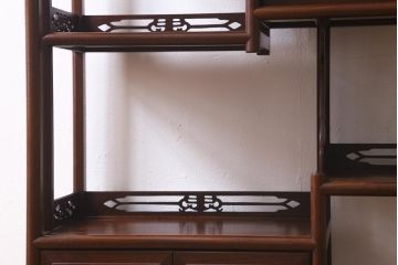 ビンテージ家具　和製ビンテージ　伝統工芸品　唐木指物　紫檀材　漆塗り　上質な和の雰囲気漂う飾り棚(茶棚、陳列棚)(R-039413)
