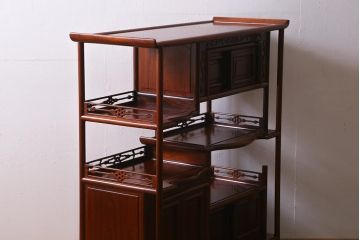 ビンテージ家具　和製ビンテージ　カリン材　赤みがかった色味と艶が美しい茶棚(飾り棚、陳列棚、花梨材)(R-039414)