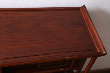ビンテージ家具　和製ビンテージ　カリン材　赤みがかった色味と艶が美しい茶棚(飾り棚、陳列棚、花梨材)(R-039414)