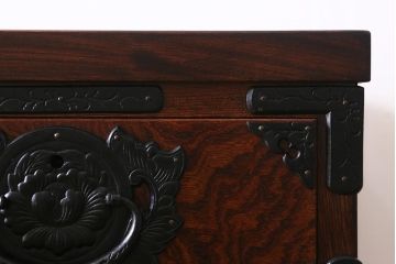 中古　伝統民芸家具　岩谷堂箪笥　華やかな意匠の四、五尺整理(二ツ重)箪笥(衣装箪笥、整理タンス)(定価約77万円)(R-039415)